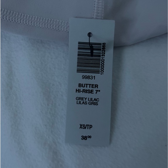 Aritzia/TNA- Atmosphere, Butter 7inch biker shorts- size XS, colour Grey Lilac - Picture 3 of 4